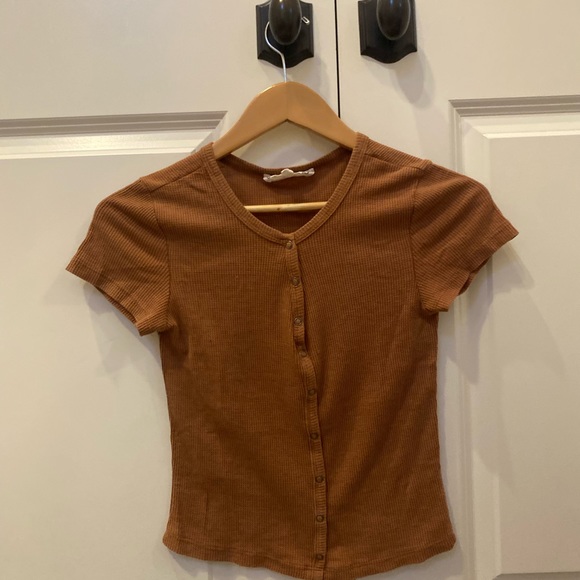 Waffle brown button tshirt - Picture 3 of 3